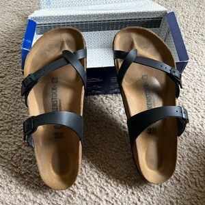 Black Birkenstock Mayari sandals !!